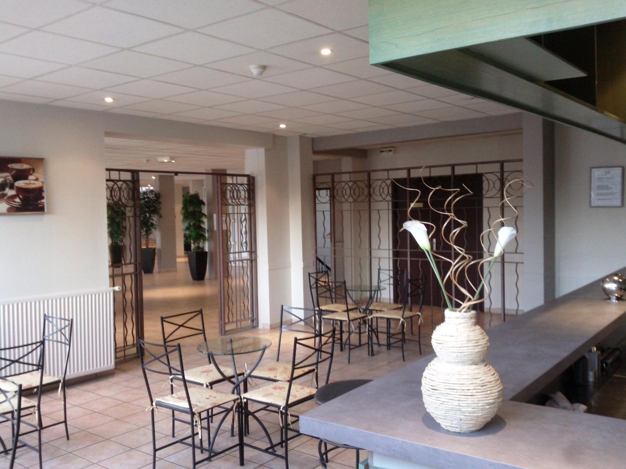 Hotel Residence Les Aiguades Port-de-Bouc Exterior photo