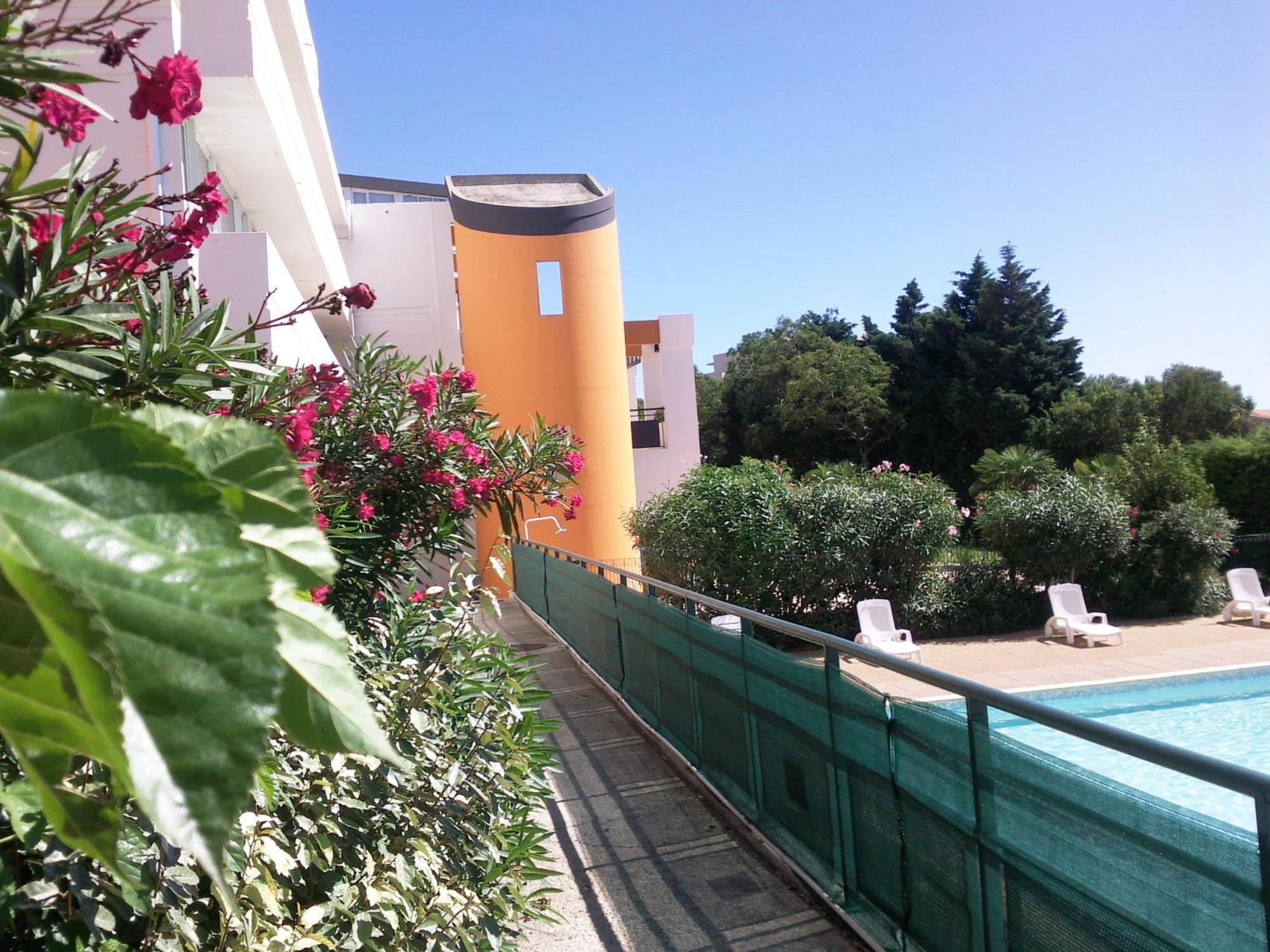 Hotel Residence Les Aiguades Port-de-Bouc Exterior photo