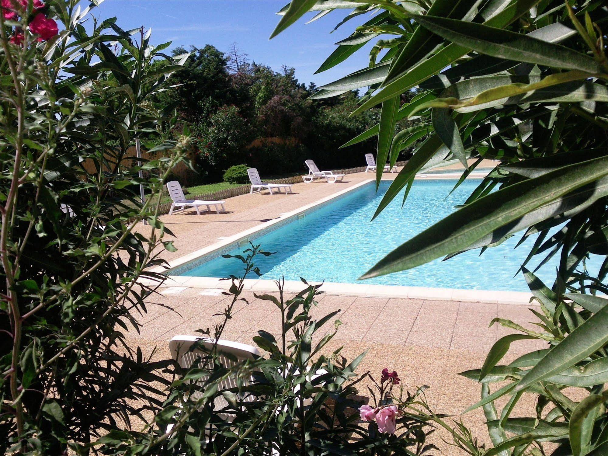 Hotel Residence Les Aiguades Port-de-Bouc Exterior photo