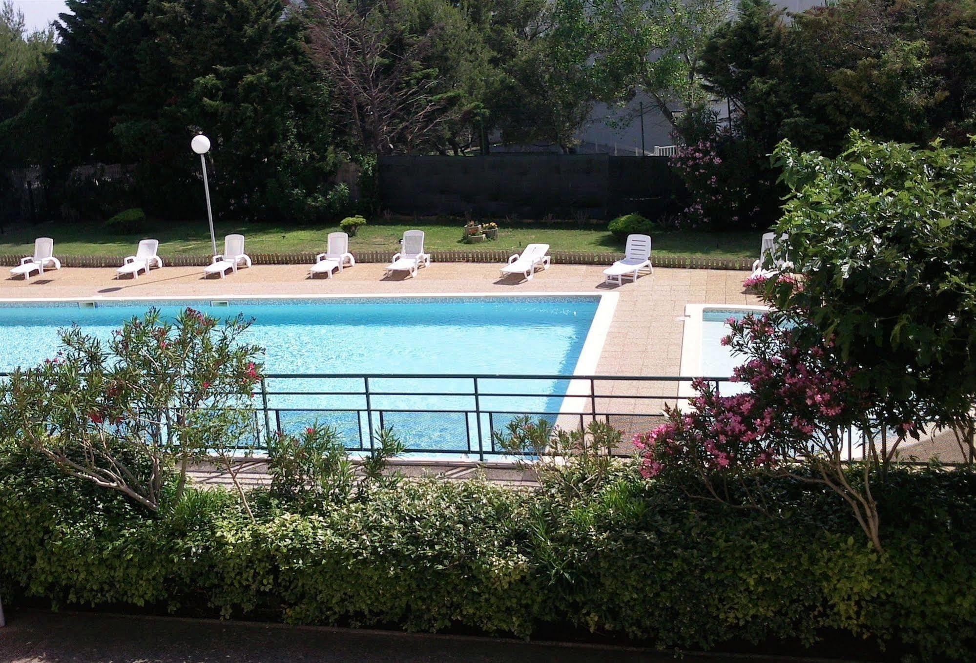 Hotel Residence Les Aiguades Port-de-Bouc Exterior photo